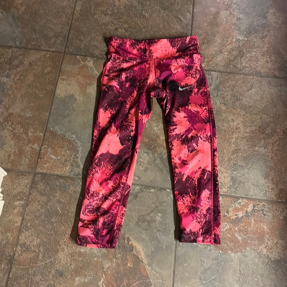 Small Dri-Fit, colorful leggings of 92% polyester